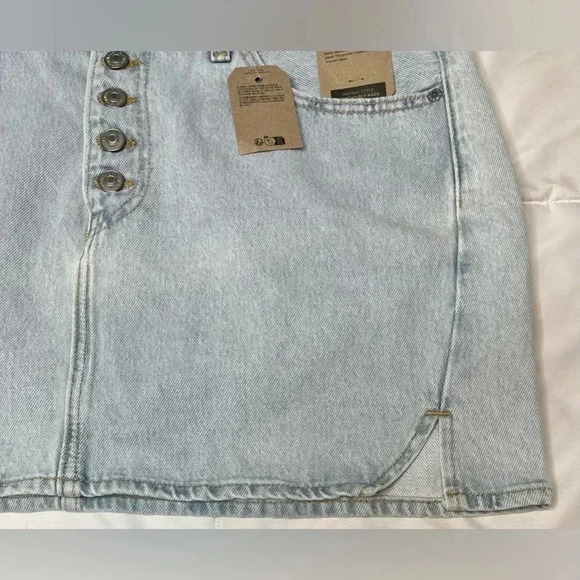 Levi's Women's Twisted Icon Skirt - Picture 2 of 8